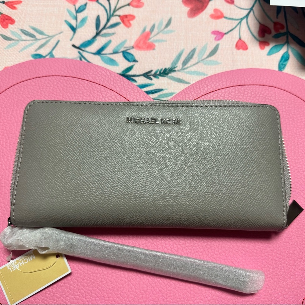 Michael Kors jet set wallet